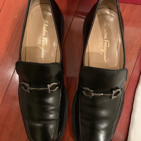 Men’s 9.5D Salvatore Ferragamo shoes - Picture 5 of 5